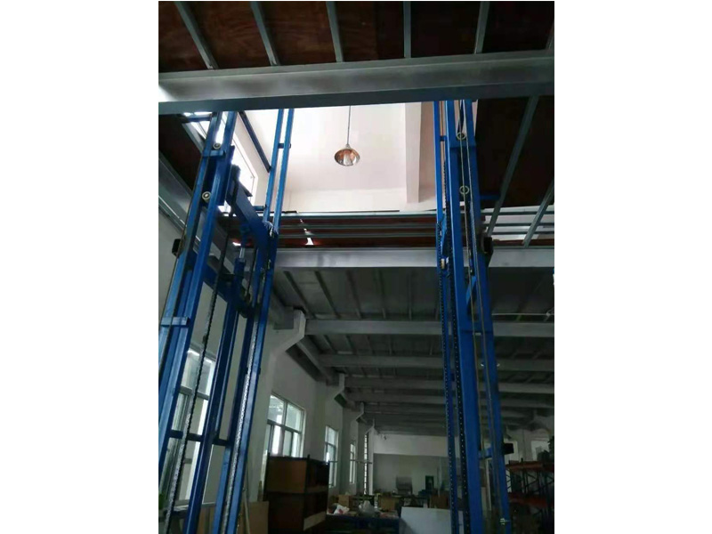 鏈條導軌式液壓升降作業平臺